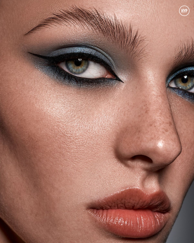 Make Glow Glam é a principal aposta de maquiagem para o Réveillon 2026, com brilho estratégico, pele sofisticada e olhos iluminados.