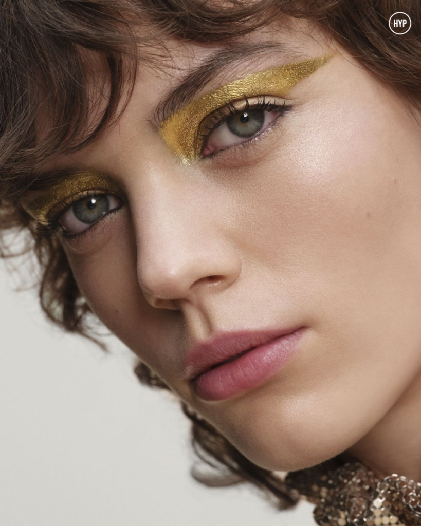 Make Glow Glam é a principal aposta de maquiagem para o Réveillon 2026, com brilho estratégico, pele sofisticada e olhos iluminados.