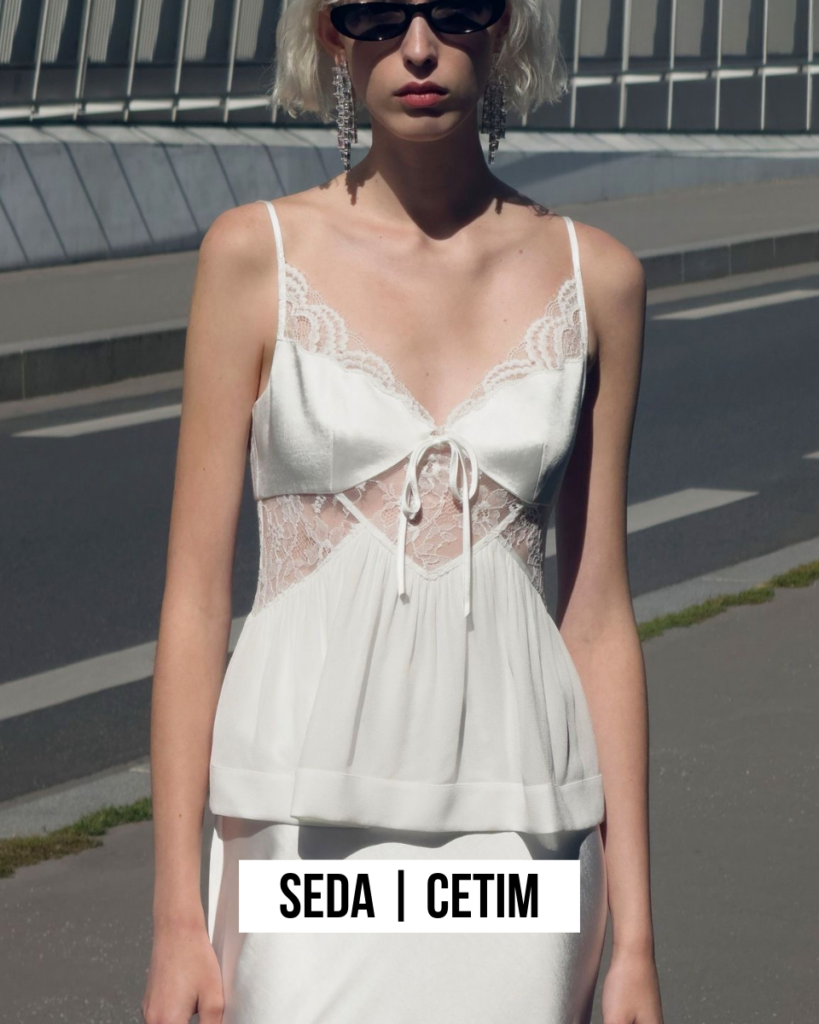 Look Réveillon 2026 aposta em textura, brilho moderno e silhuetas leves para um visual sofisticado e cheio de intenção na virada do ano.