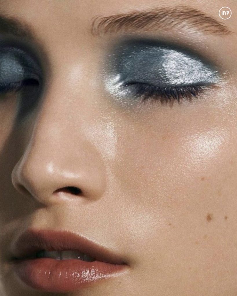 Make Glow Glam é a principal aposta de maquiagem para o Réveillon 2026, com brilho estratégico, pele sofisticada e olhos iluminados.