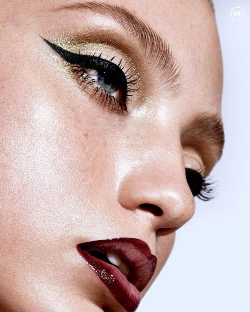 Make Glow Glam é a principal aposta de maquiagem para o Réveillon 2026, com brilho estratégico, pele sofisticada e olhos iluminados.