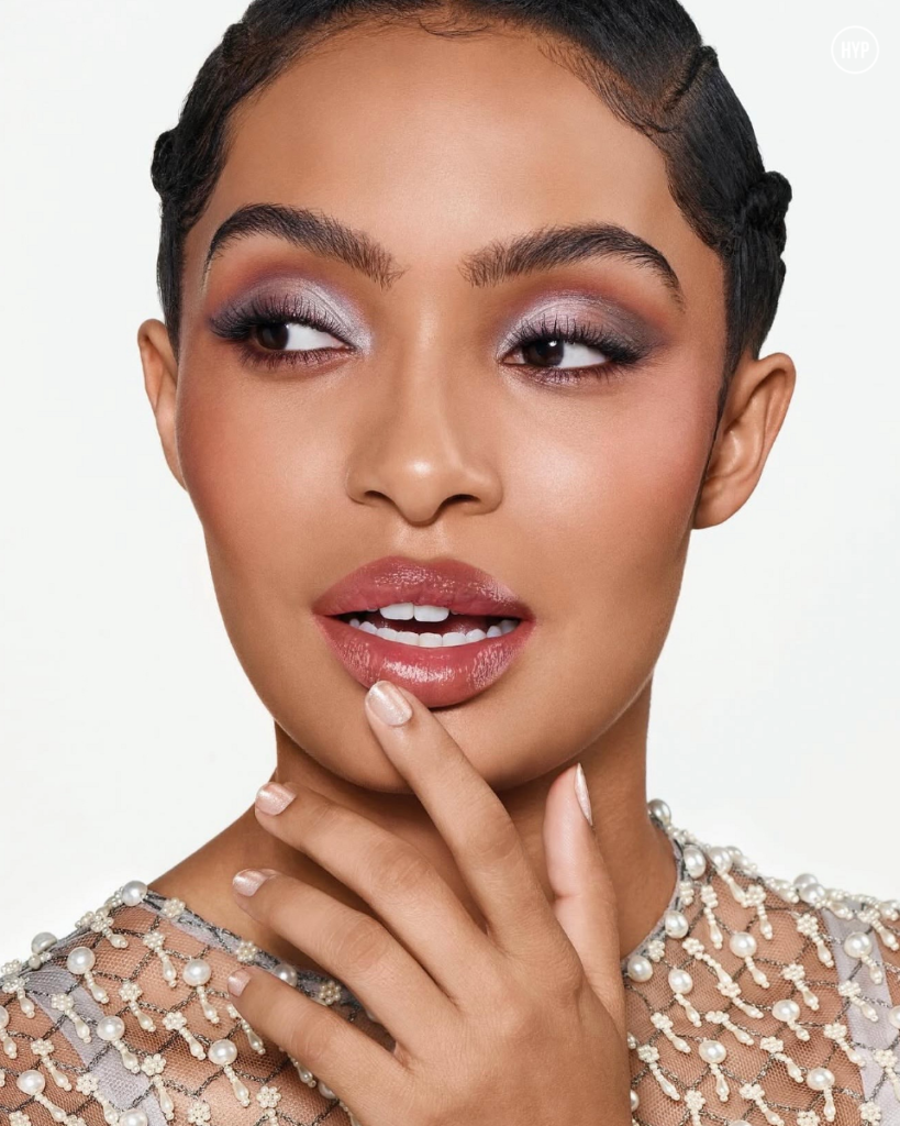 Make Glow Glam é a principal aposta de maquiagem para o Réveillon 2026, com brilho estratégico, pele sofisticada e olhos iluminados.