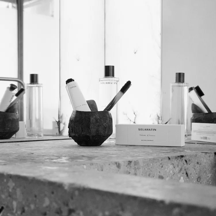 Rick Owens x Selahatin: colaboração transforma o ritual de cuidados bucais