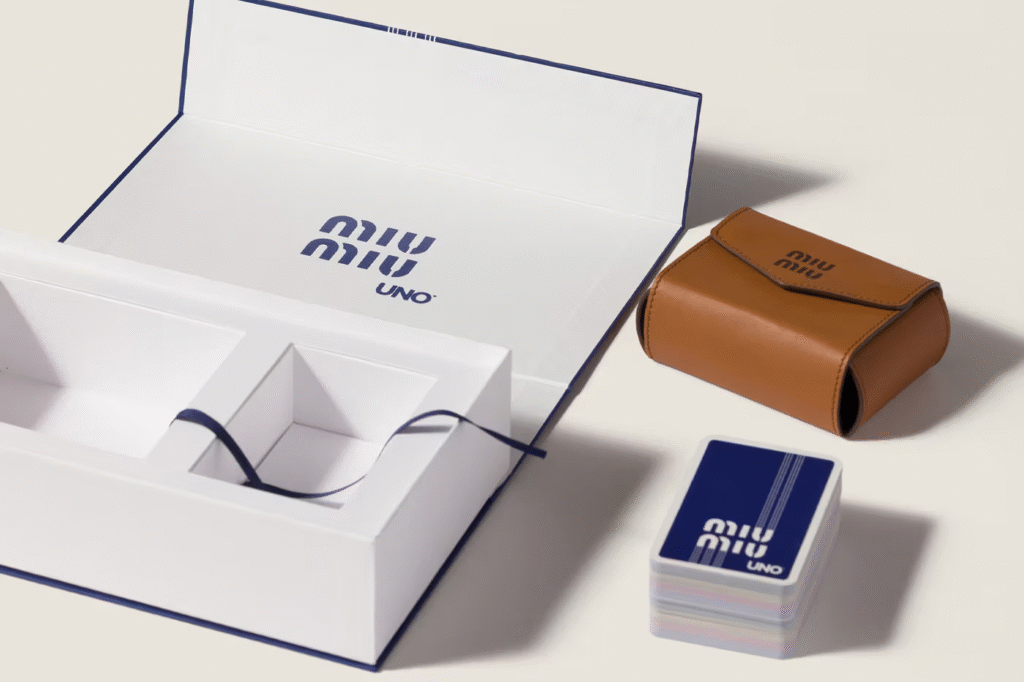 UNO x Miu Miu: o jogo clássico vira objeto de desejo