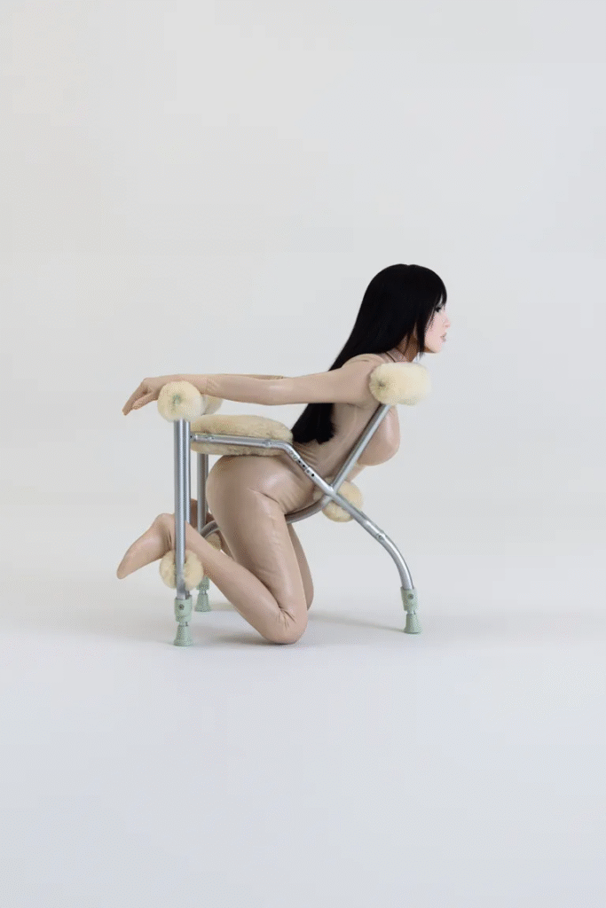 Bianca Censori BIO POP: artista estreia performance em Seul