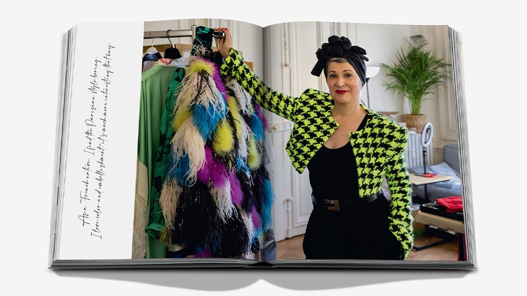 Emily in Paris: The Fashion Guide vira objeto de desejo