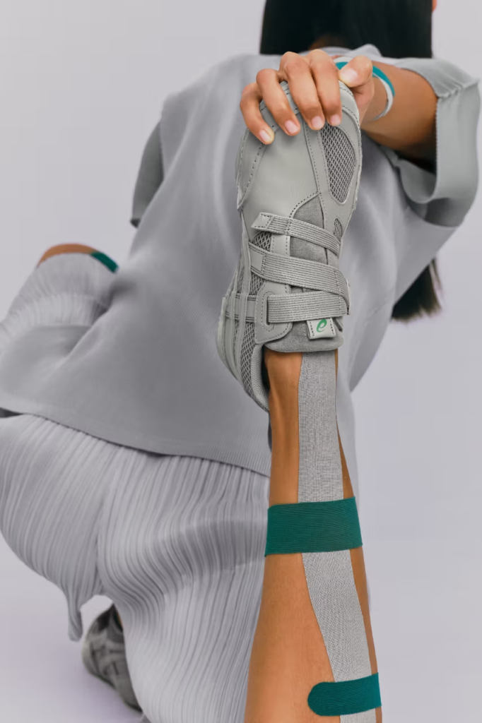 Issey Miyake x ASICS lança projeto de sneakers para 2026