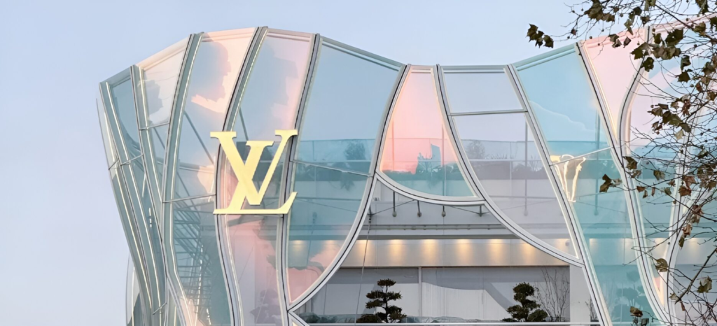 Louis Vuitton Sanlitun transforma arquitetura em moda