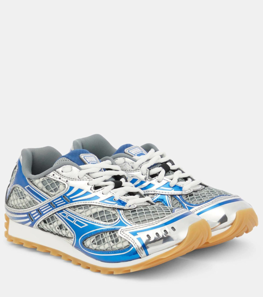 Bottega Veneta Orbit Flash leva o sneaker de luxo a um novo território ao unir trail, ballet e corrida retrô em um design ousado.