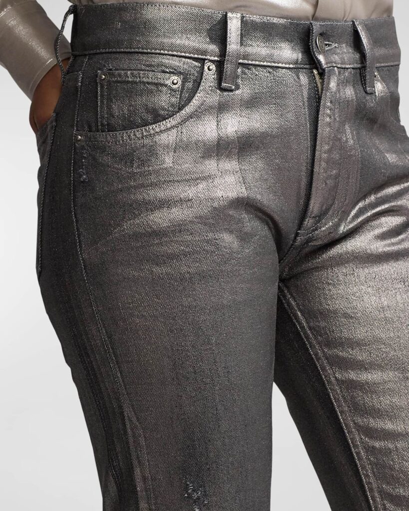 Coated jeans voltam à moda com estética urbana sofisticada