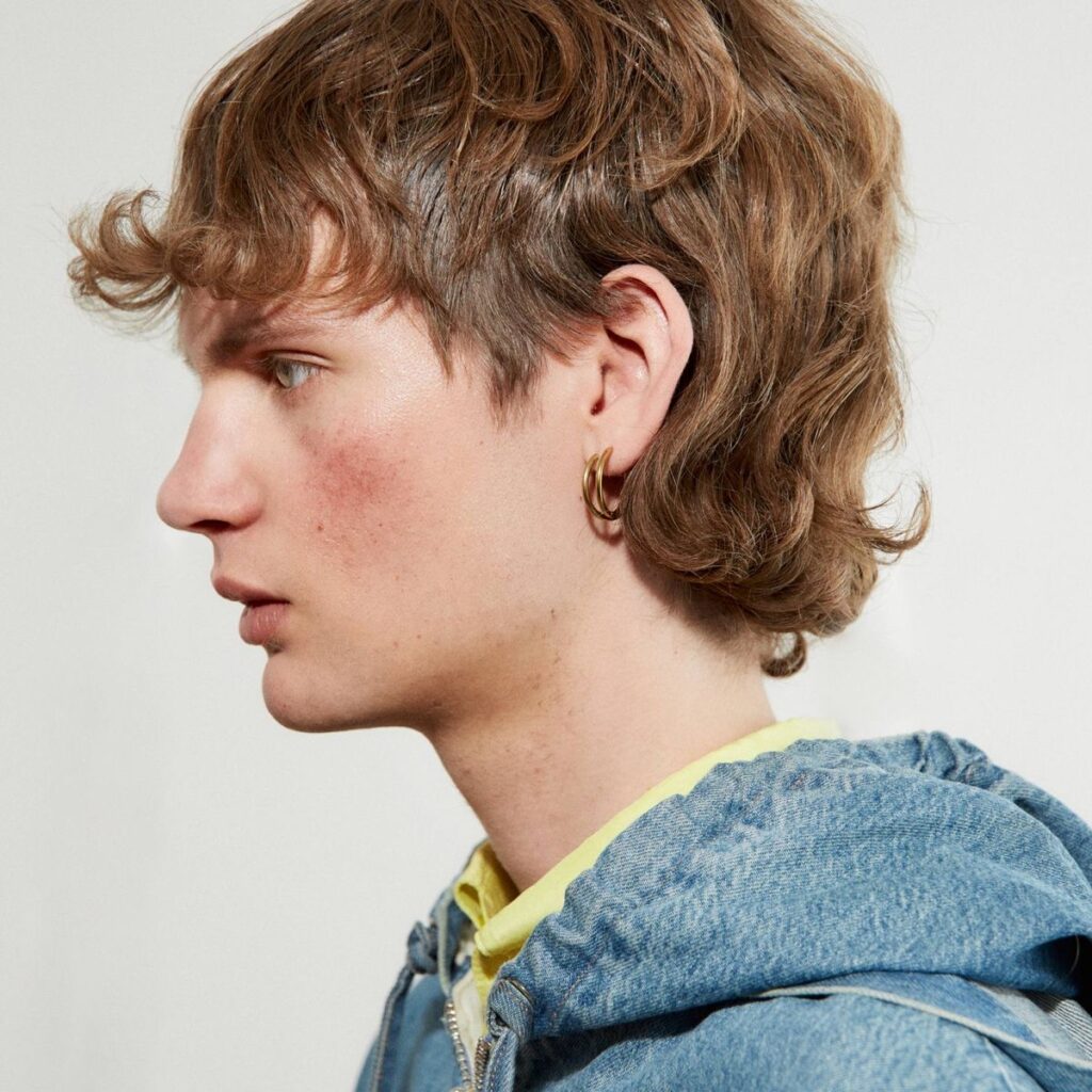 Mullet haircut volta como tendência no visual masculino
