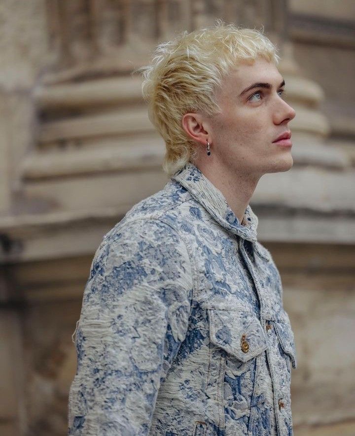 Mullet haircut volta como tendência no visual masculino