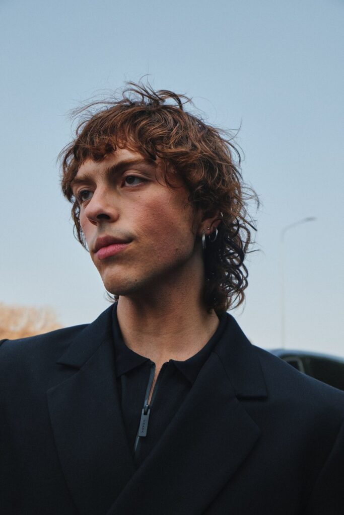 Mullet haircut volta como tendência no visual masculino