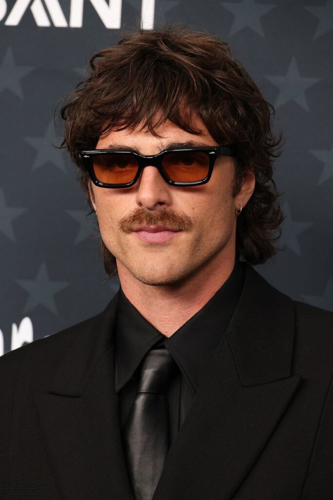 Mullet haircut volta como tendência no visual masculino