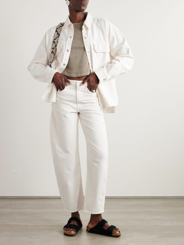 Jeans branco é o fresh hype que domina a moda atual