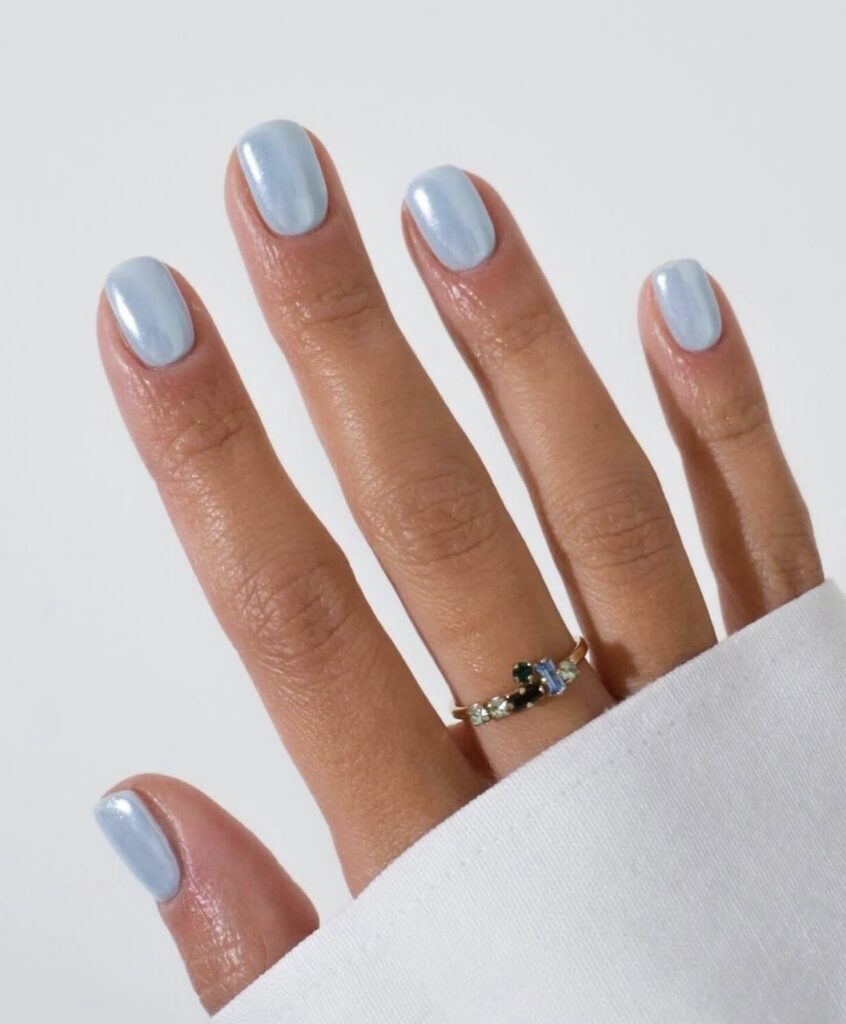 Unhas em tons pastel dominam as nail trends do verão