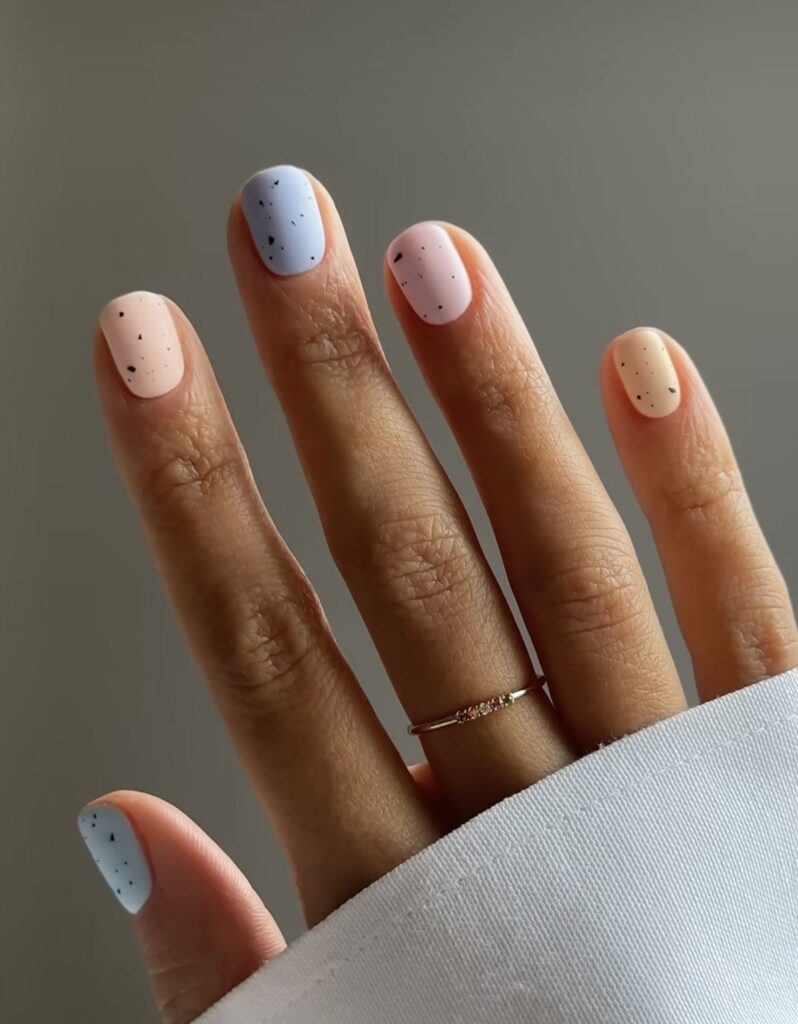 Unhas em tons pastel dominam as nail trends do verão
