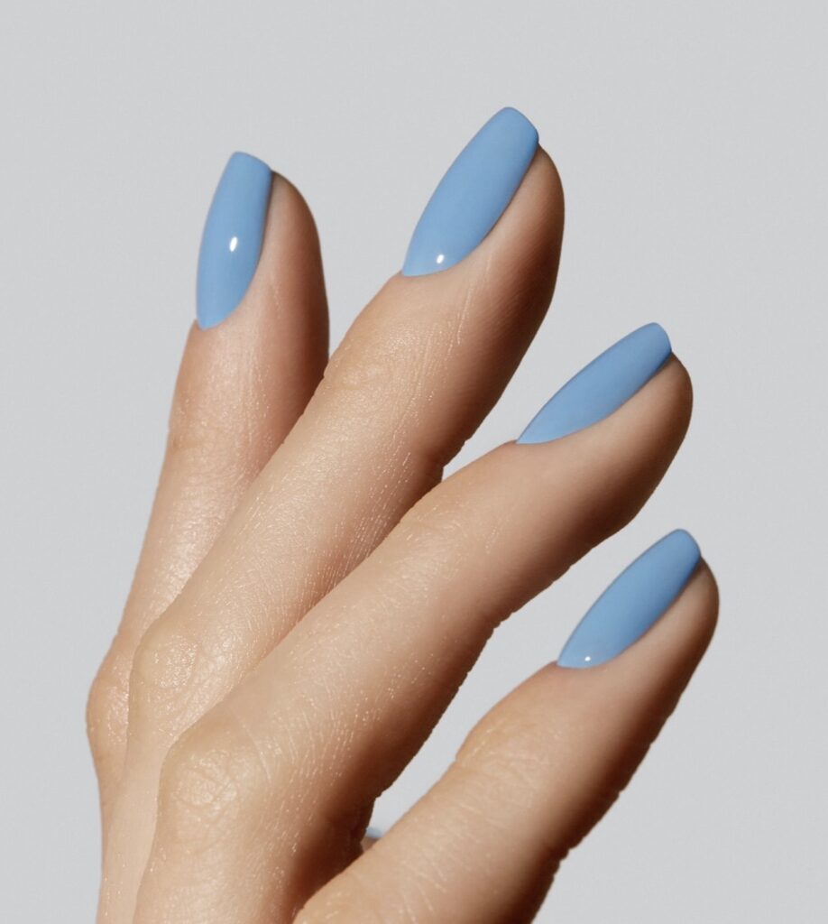 Unhas em tons pastel dominam as nail trends do verão