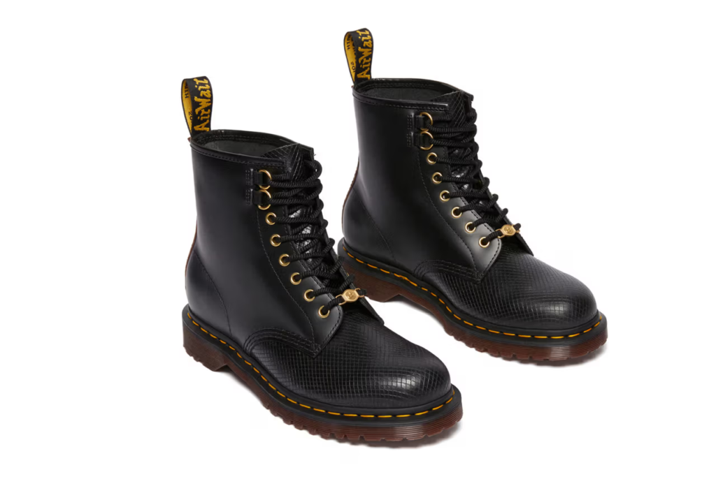 Dr. Martens Year of the Snake apresenta coleção especial de Lunar New Year com botas, sapatos e acessórios inspirados no simbolismo da serpente.