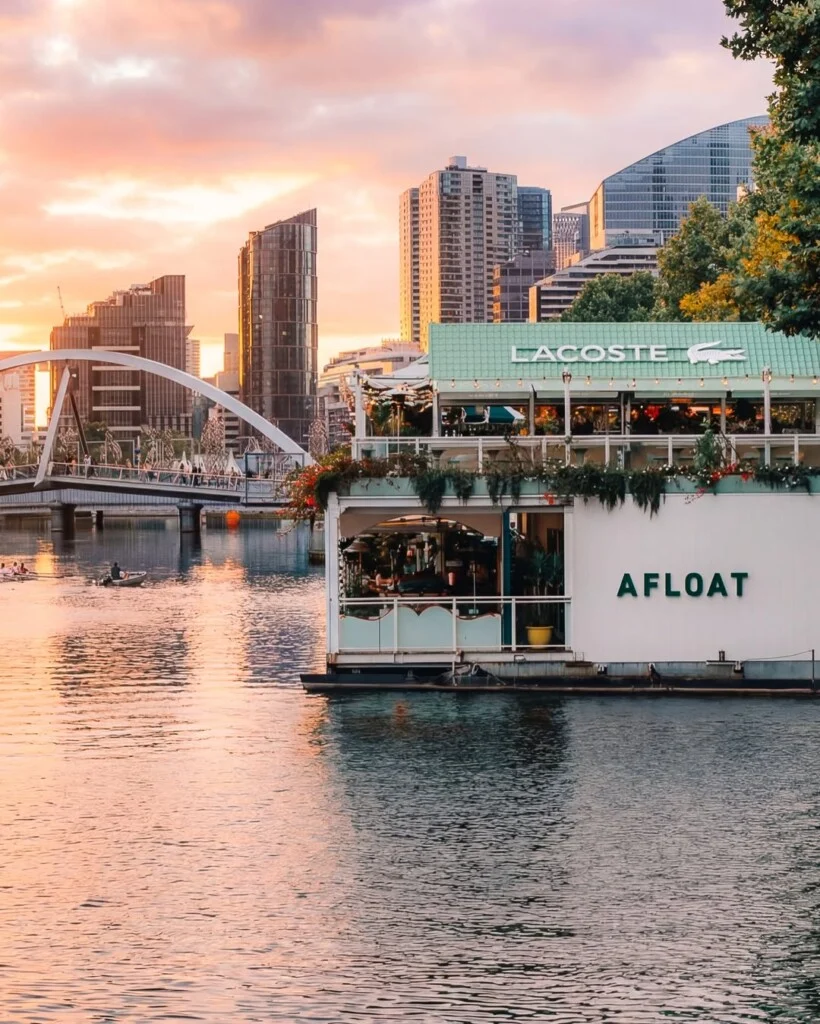 Floating Lacoste Tennis Court em Melbourne transforma o tênis