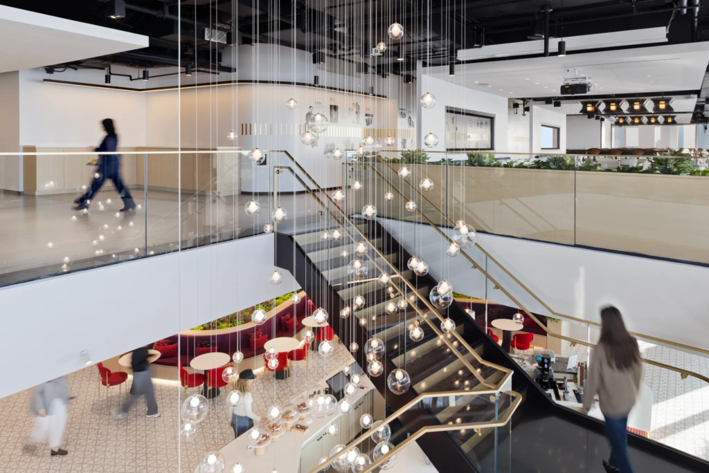 L’Oréal inaugura mega-hub em Nova York para conteúdo e educação