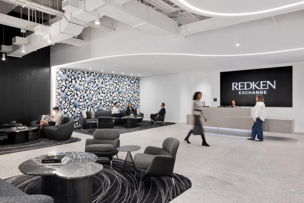 L’Oréal inaugura mega-hub em Nova York para conteúdo e educação