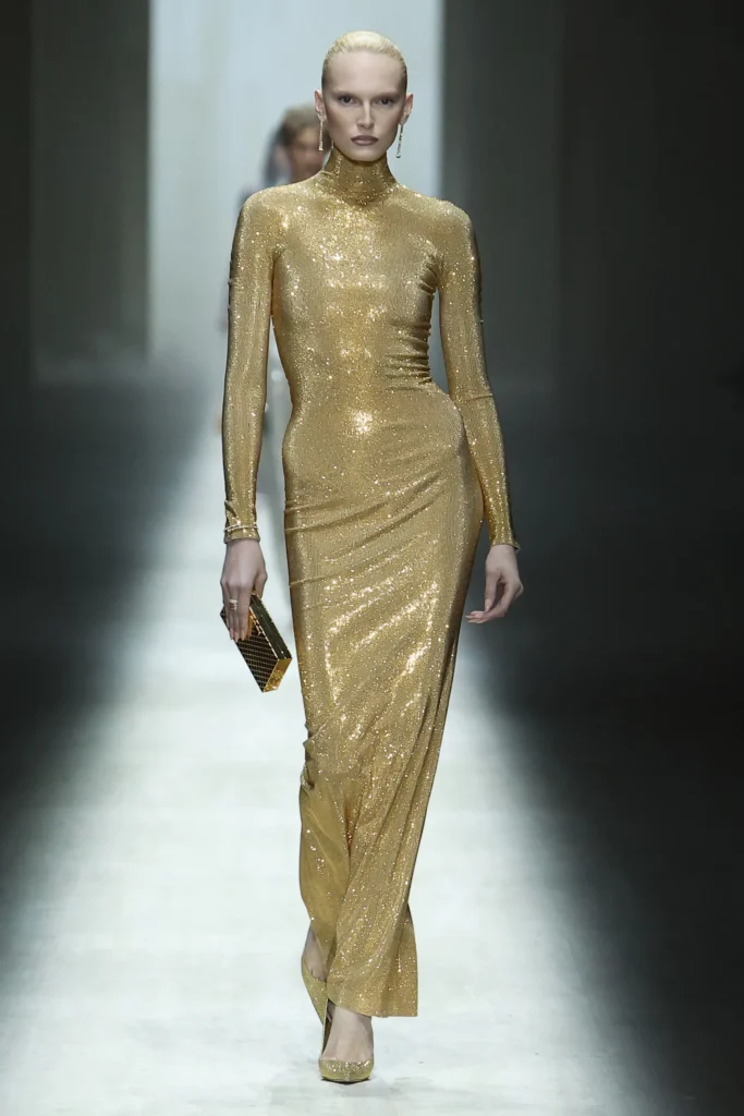 demna faz primeiro desfile para a gucci