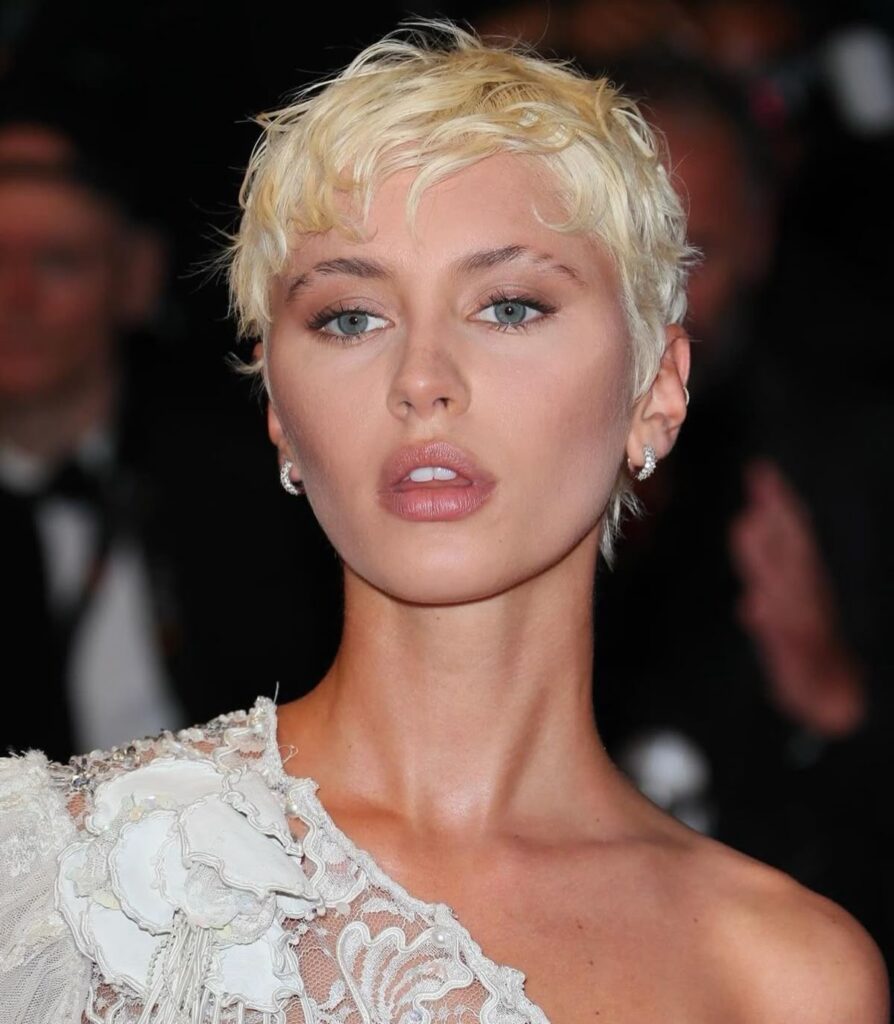 Micro bangs: a tendência segue em alta e redefine o estio da franja curta