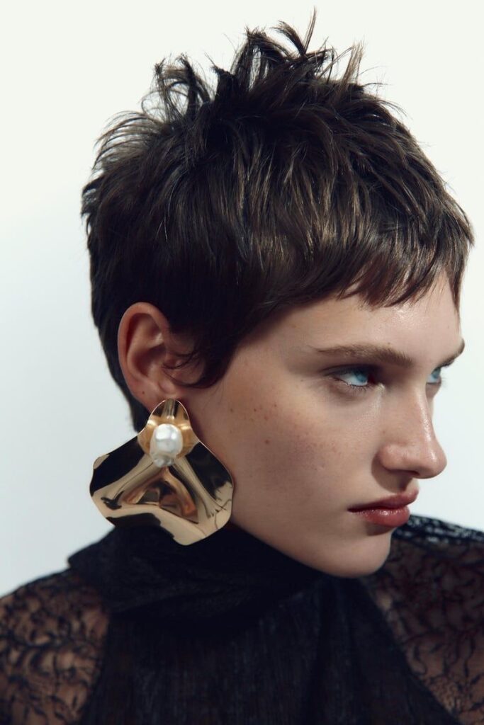 Micro bangs: a tendência segue em alta e redefine o estio da franja curta