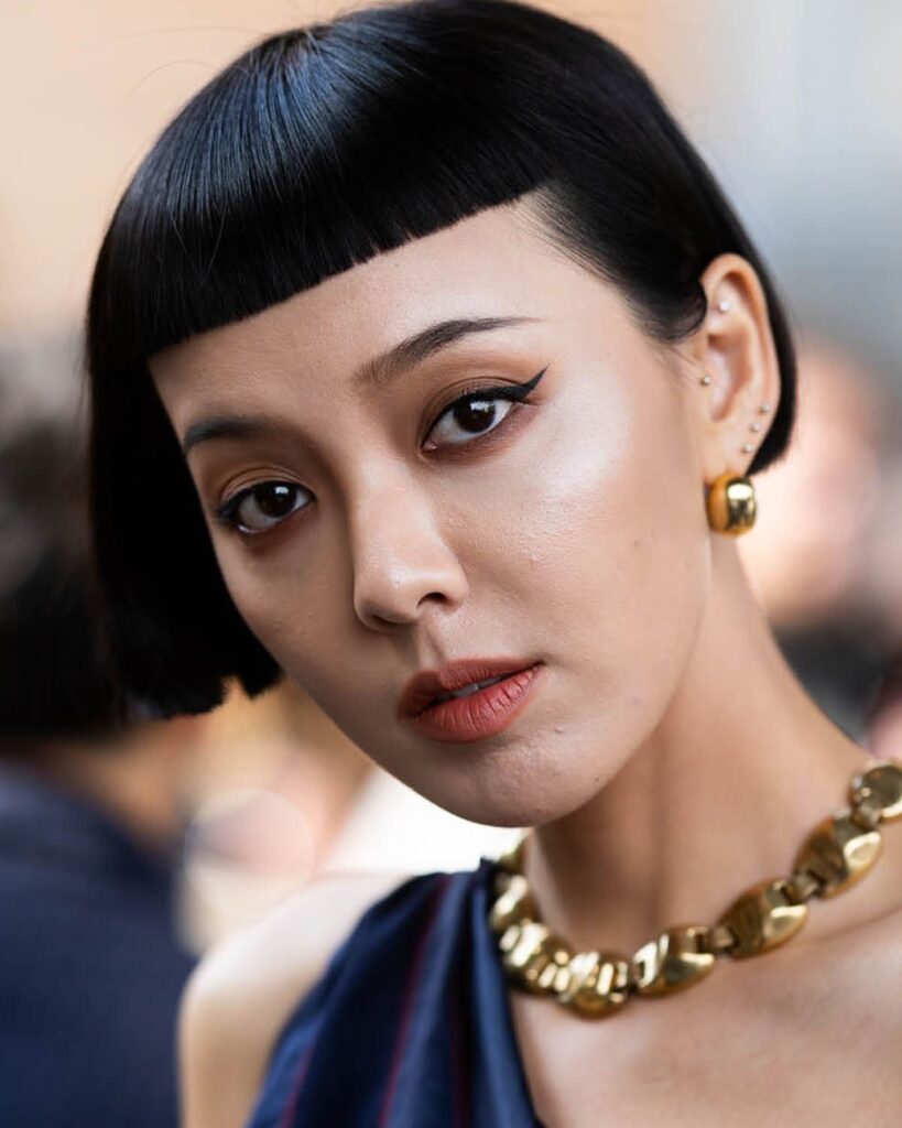 Micro bangs: a tendência segue em alta e redefine o estio da franja curta