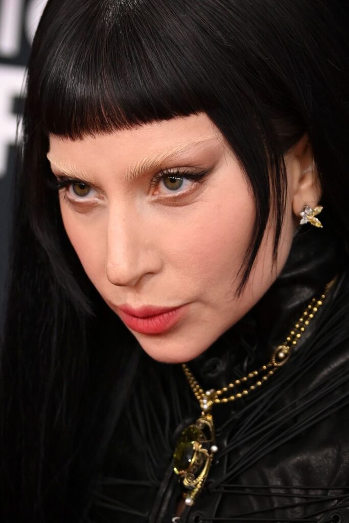 Micro bangs: a tendência segue em alta e redefine o estio da franja curta