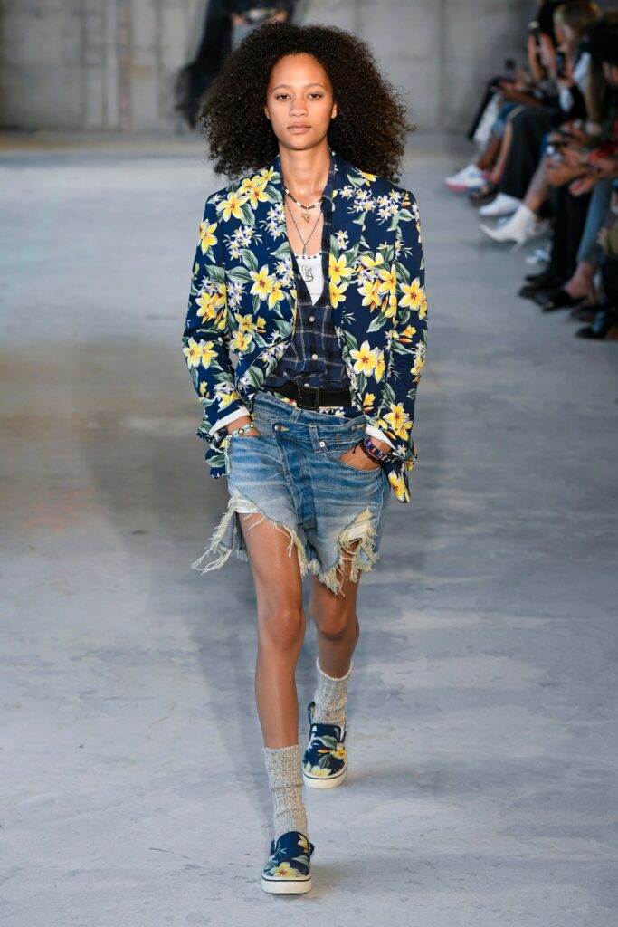 Tendência estampa surf Y2K está dominando a estética atual