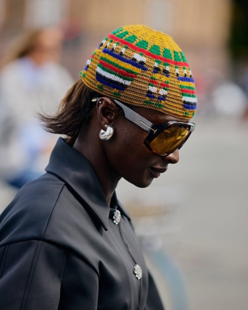Tendência: Crochê Headpieces dominam o street style