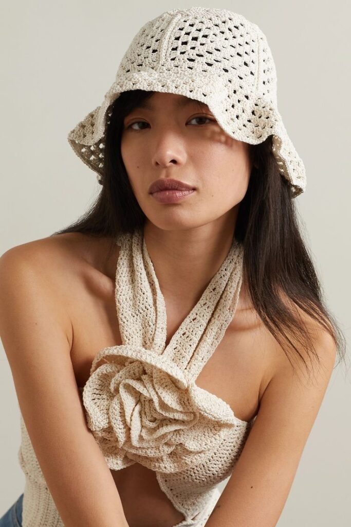 Tendência: Crochê Headpieces dominam o street style