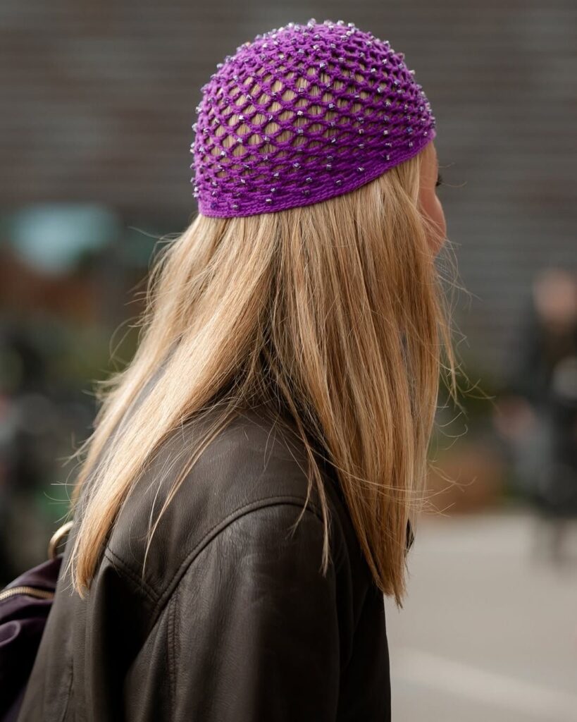 Tendência: Crochê Headpieces dominam o street style