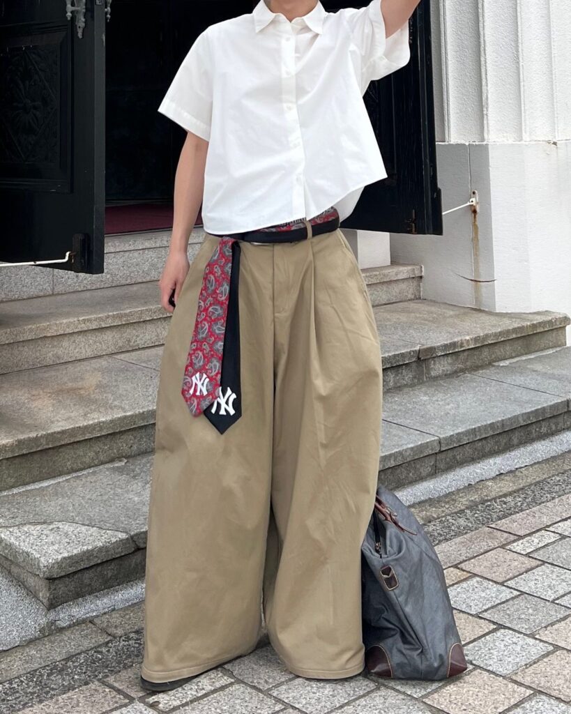 Como usar calça oversized: a tendência que tomou o street style