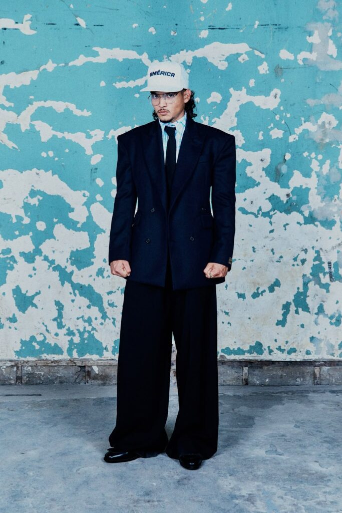 Como usar calça oversized: a tendência que tomou o street style