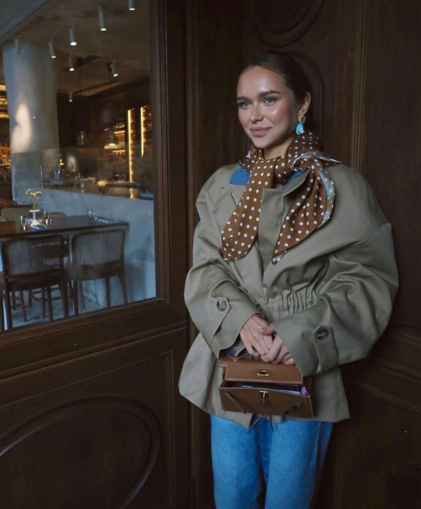 Como usar lenço no pescoço: o detalhe que transforma o look