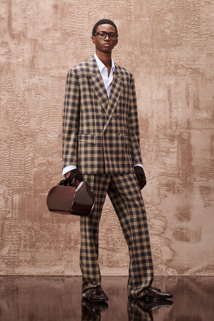 Handbags masculinas ganham destaque no street style masculino