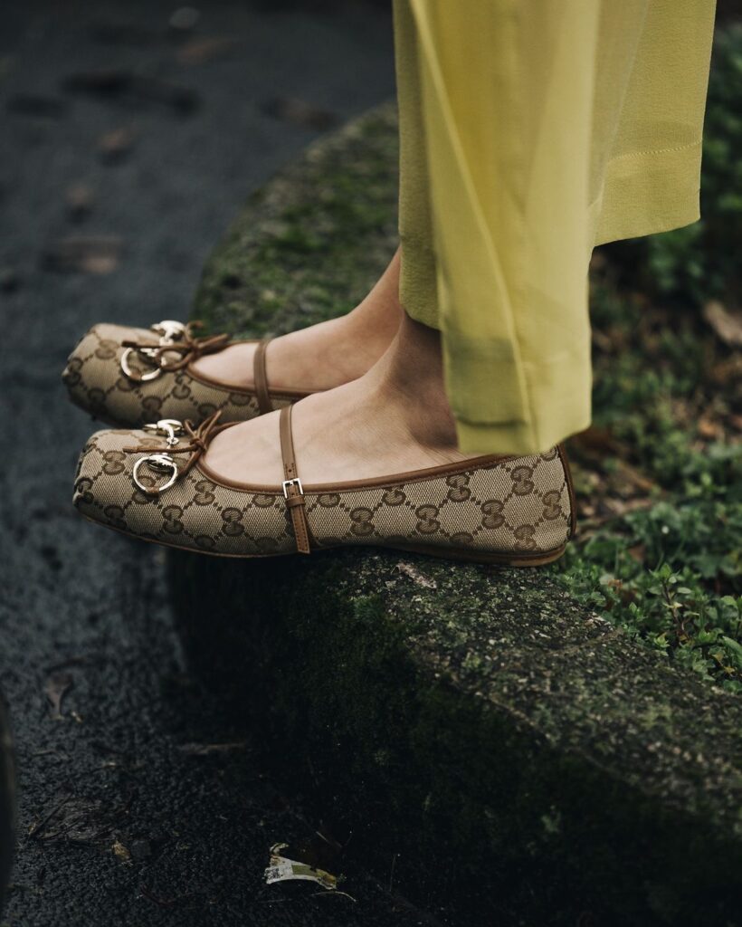 Sapatilha Mary Jane volta como tendência para o street style