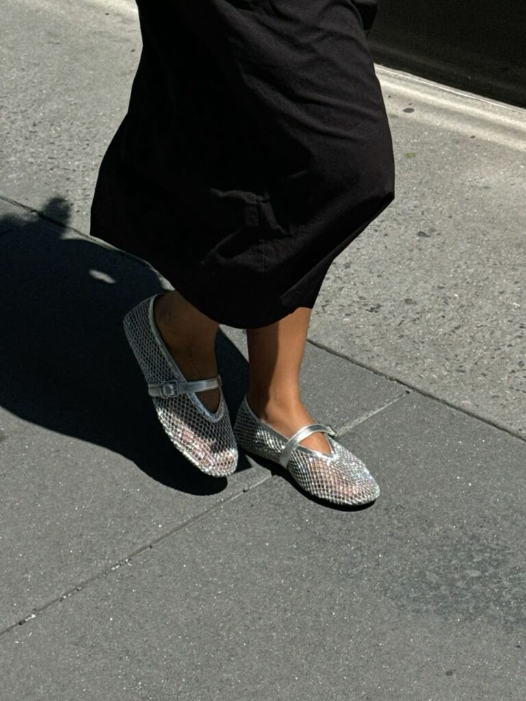 Sapatilha Mary Jane volta como tendência para o street style