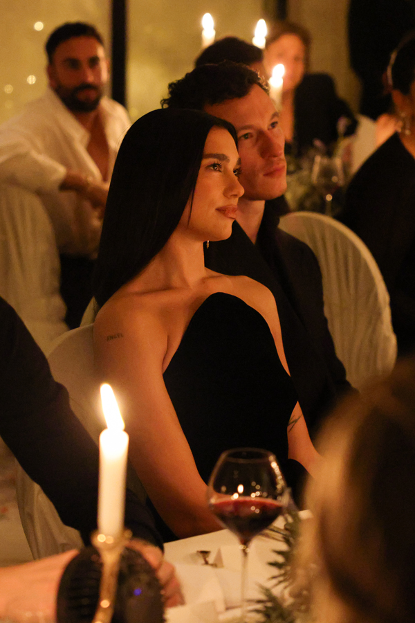 Clube do Livro da Dua Lipa chega a Paris em 2026