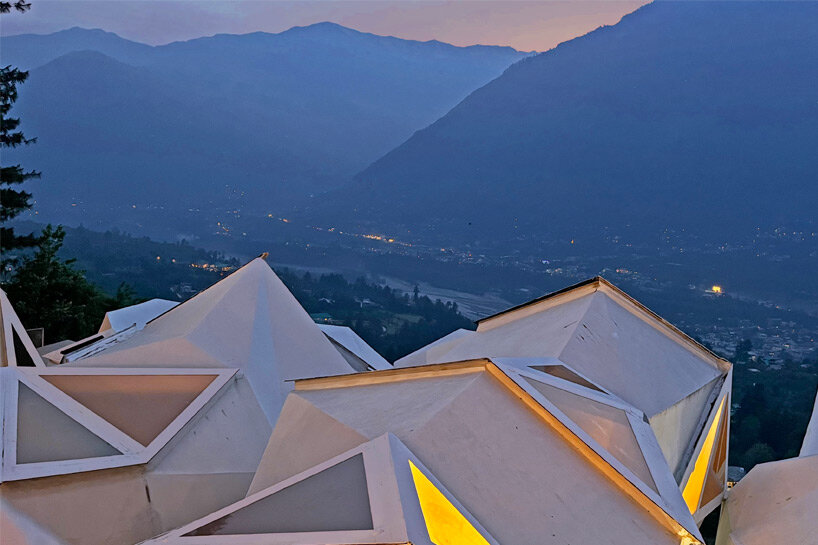 Eila art retreat redefine arquitetura fluida na Índia