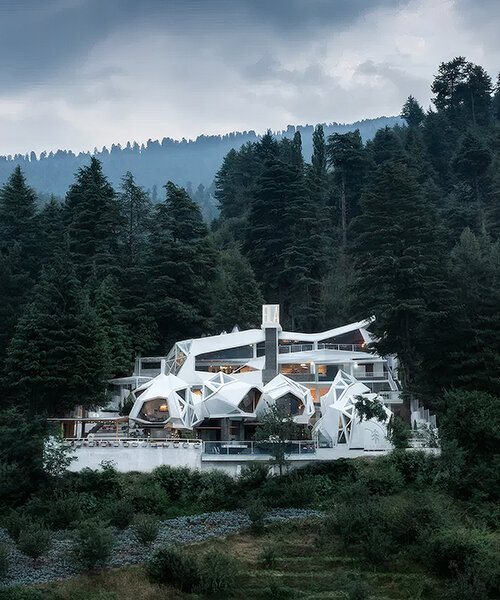 Eila art retreat redefine arquitetura fluida na Índia