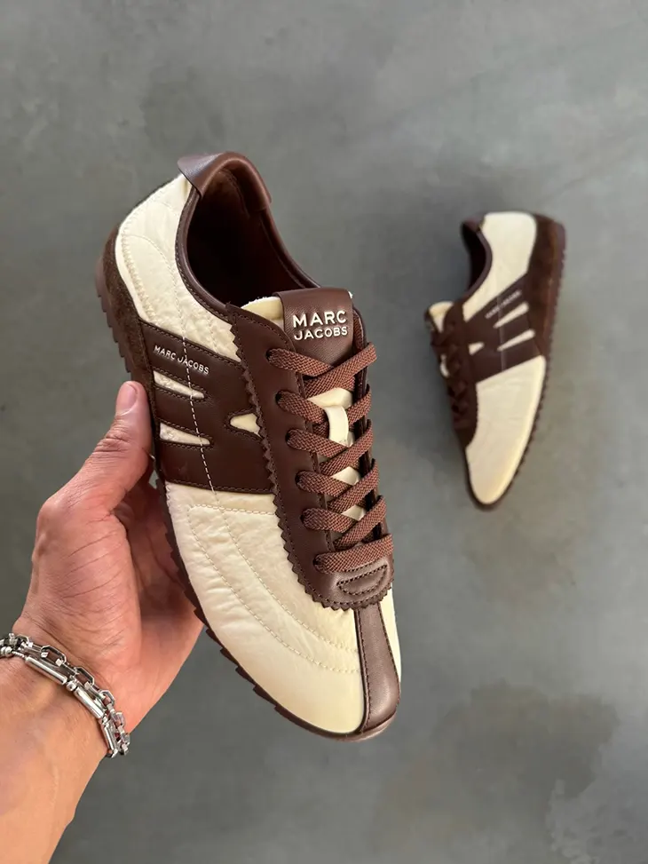 Marc Jacobs lança sneaker com estética retrô, 400 Bleecker Runner