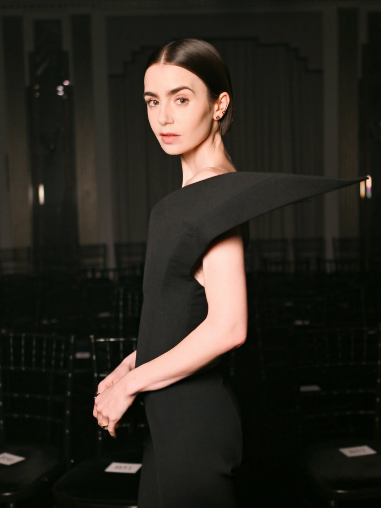 Lily Collins será Audrey Hepburn em filme dos bastidores de Bonequinha de Luxo