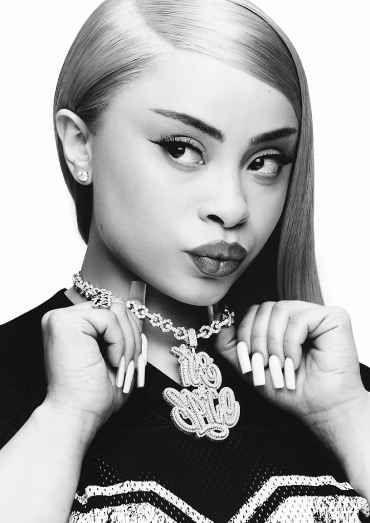 Nova campanha da H&M estreia com série global e reúne Ice Spice, Kai Schreiber e Elsesser