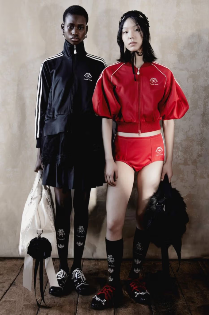 Simone Rocha x adidas redefine o sportswear na coleção FW26