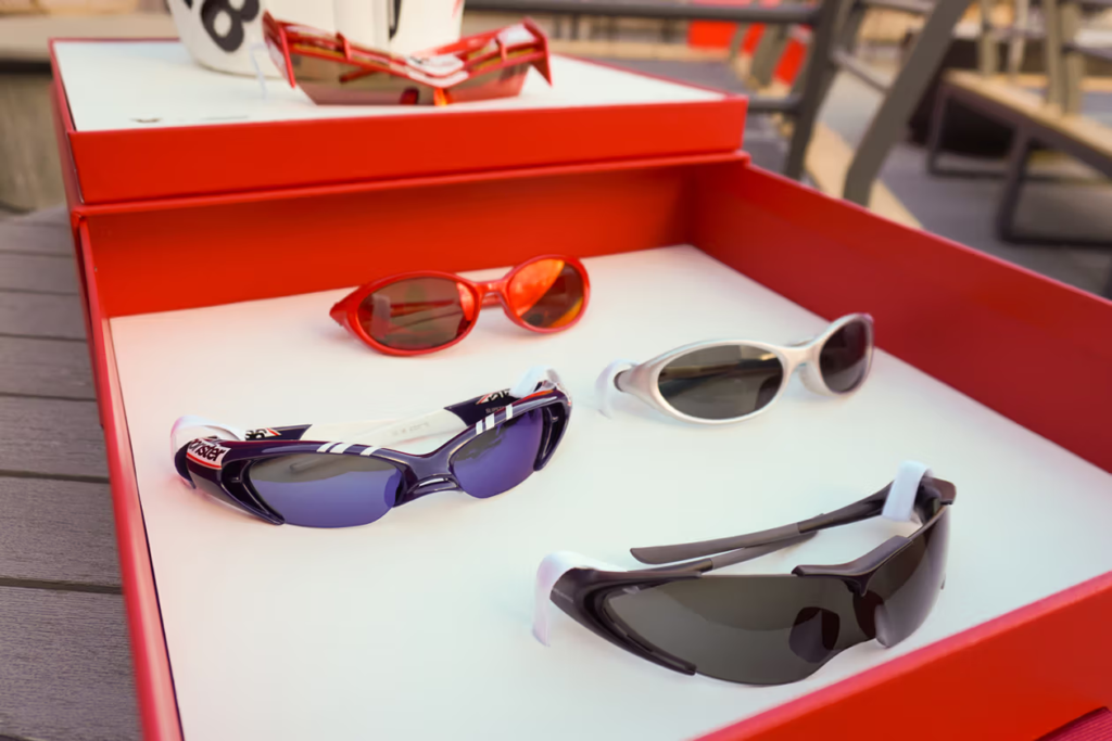 Coleção Gentle Monster x Disney x F1 apresenta 8 modelos de óculos