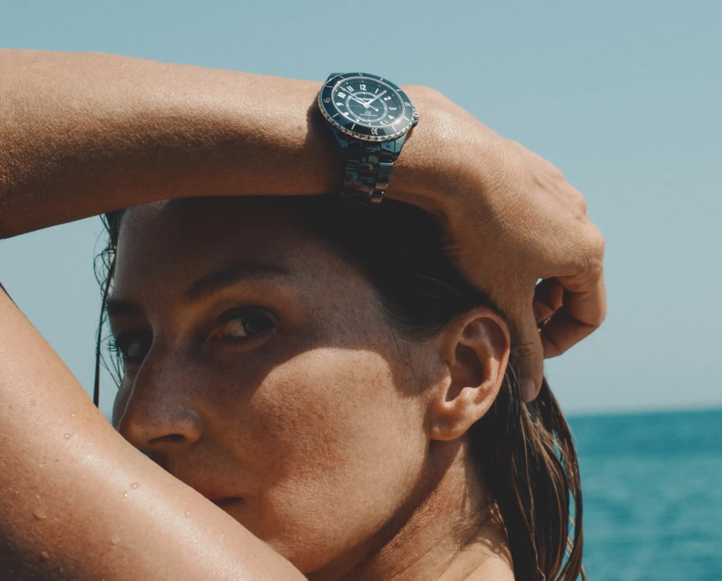 Chanel J12 lança campanha com Gisele Bündchen